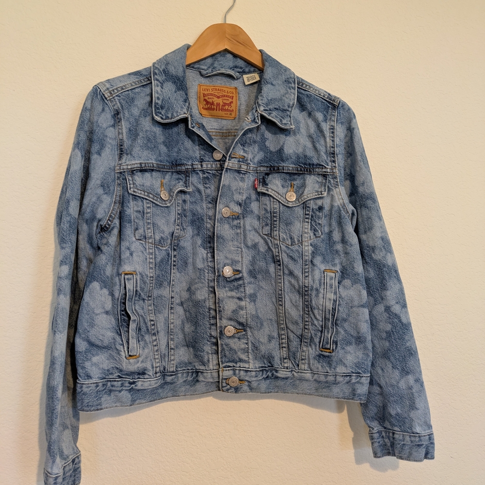 Levi's Classic Cut Blue Denim Jacket w/Bleach Flower & Y2K Pockets & Style - Picture 3 of 12
